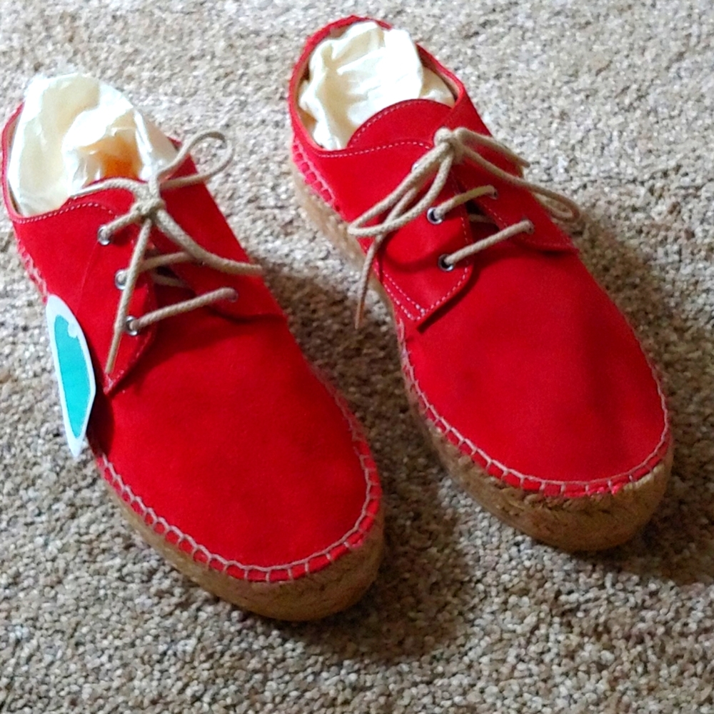 ❤ Goegeous Suede Espadriles!